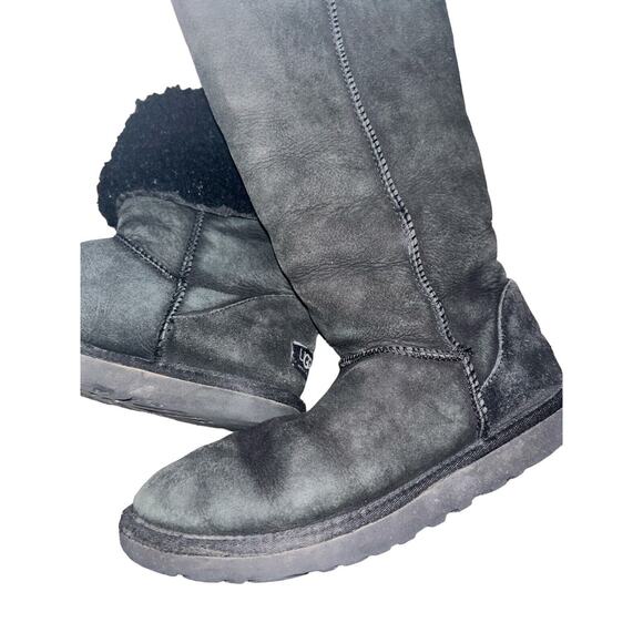 UGG Australia Classic Mid Calf Tall Black Sheepskin Boots 5815- Size 7 Preowned - Picture 2 of 8
